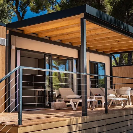 Arena Stoja Homes 풀라