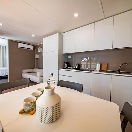 홀리데이파크 Arena Stoja Homes 4*