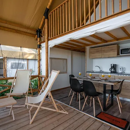 홀리데이파크 Arena Stoja Homes 풀라