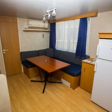 홀리데이파크 Arena Stoja Homes 풀라