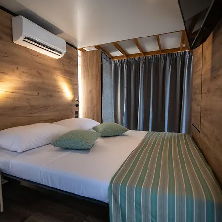 Arena Stoja Homes 풀라