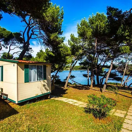 Arena Stoja Homes 풀라